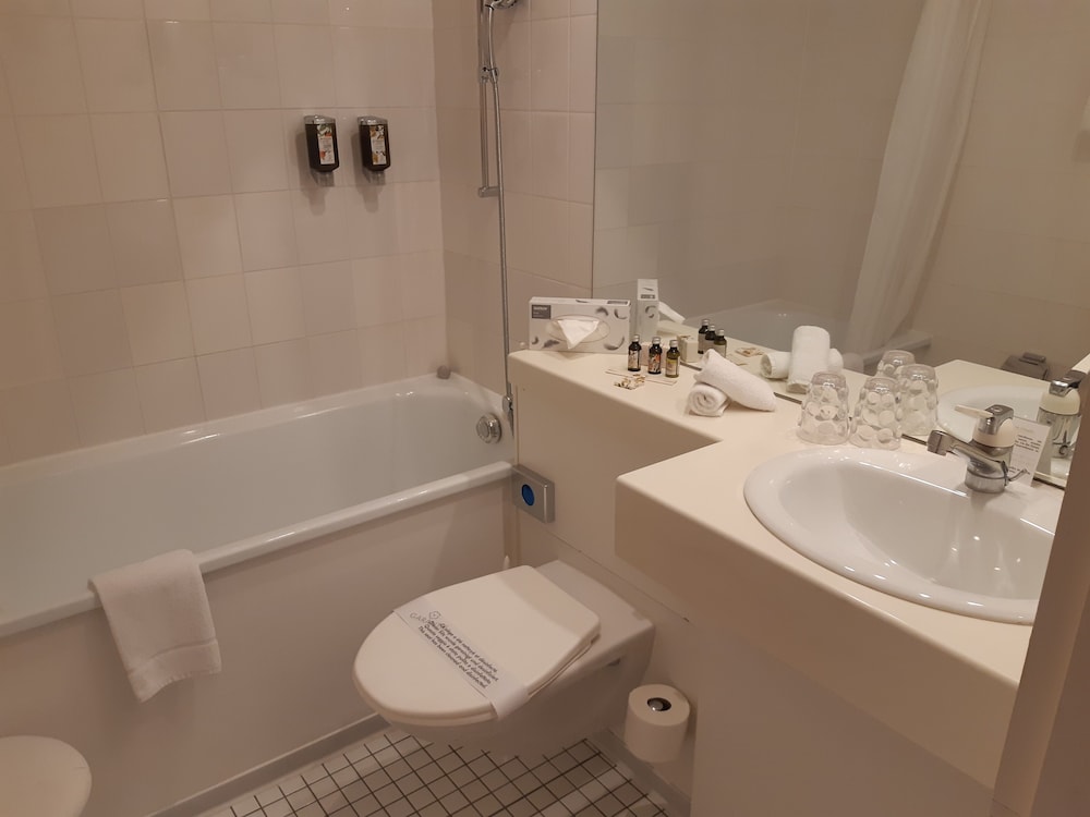 Deluxe Double Room - Photo 11