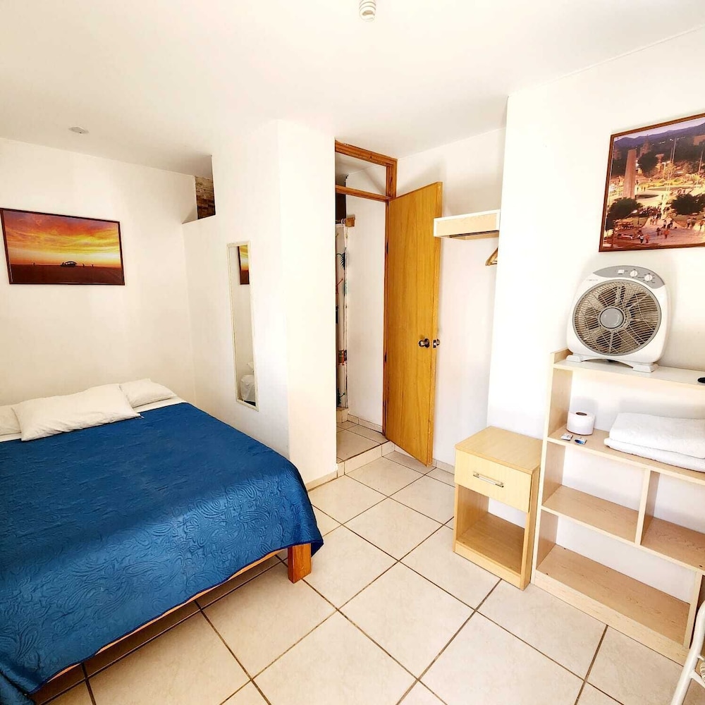 Standard Room, 1 Queen Bed photo 3