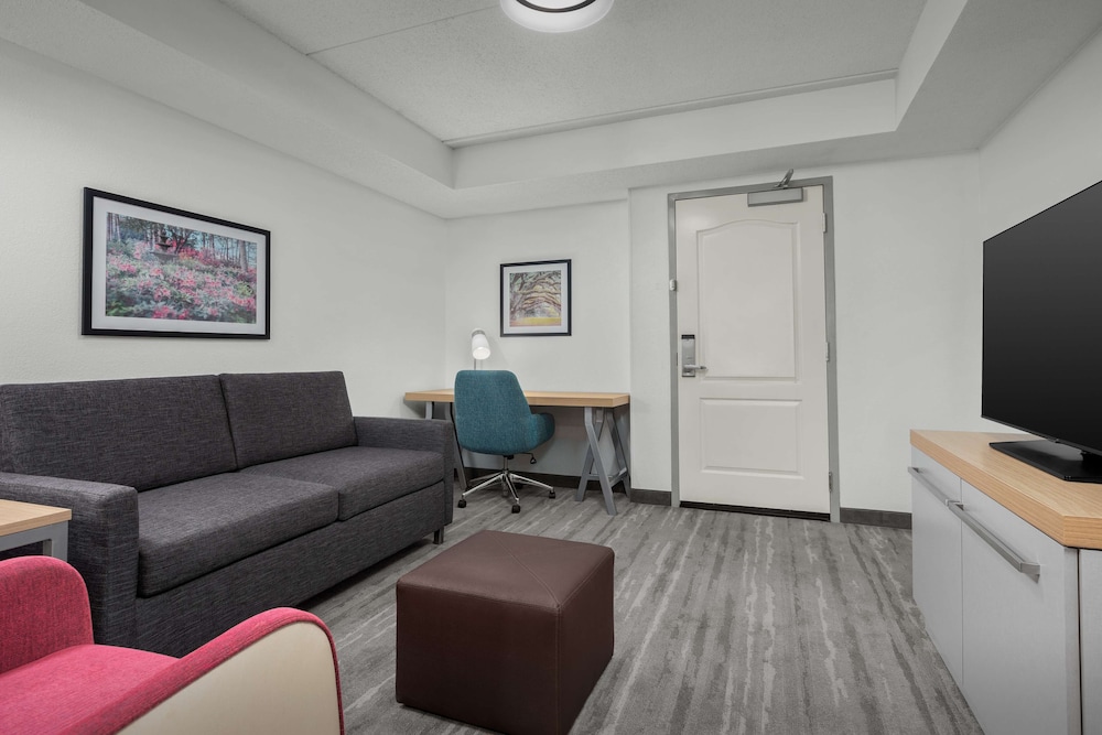 2 Queen Beds Junior Suites with Sofabed - Photo 2