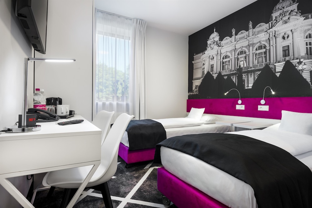 Premium Room, 2 Twin Beds, Non Smoking, Refrigerator - Photo 2