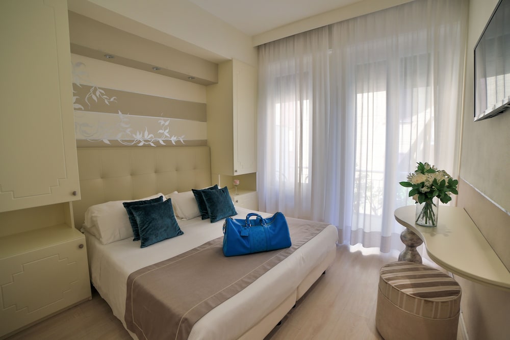 Double Room (Small) photo 1