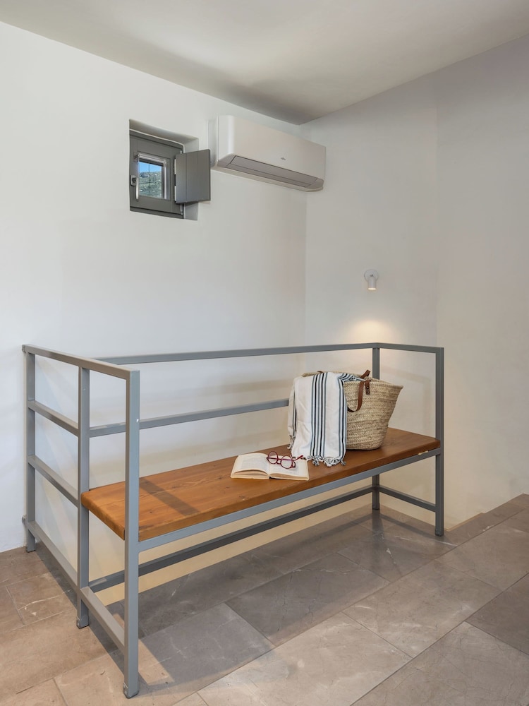 Three Bedroom Beachfront Maisonette photo 2