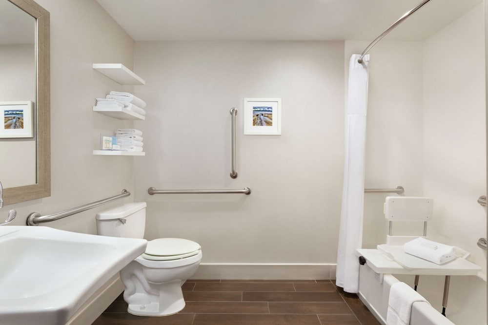 Room, 1 King Bed, Accessible, Bathtub - Photo 3