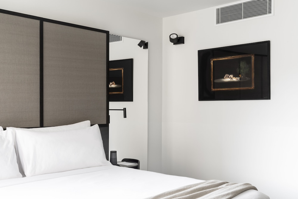 Two Bedroom Terrace Suite - includes hosted hour with free drinks and WiFi - Photo 12