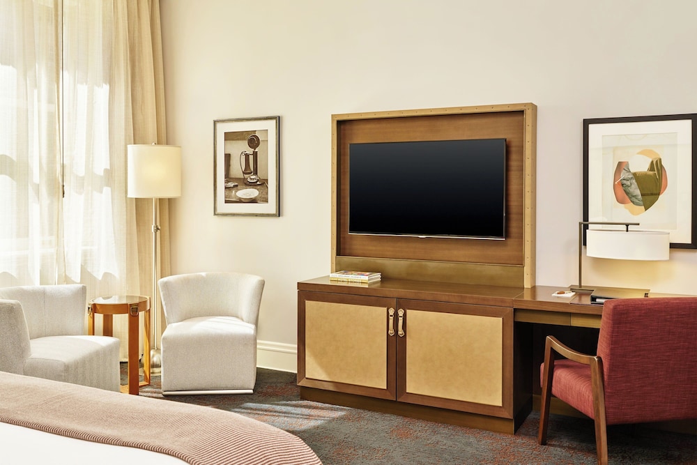 Superior Room, 1 King Bed (Hearing Accessible) - Photo 3