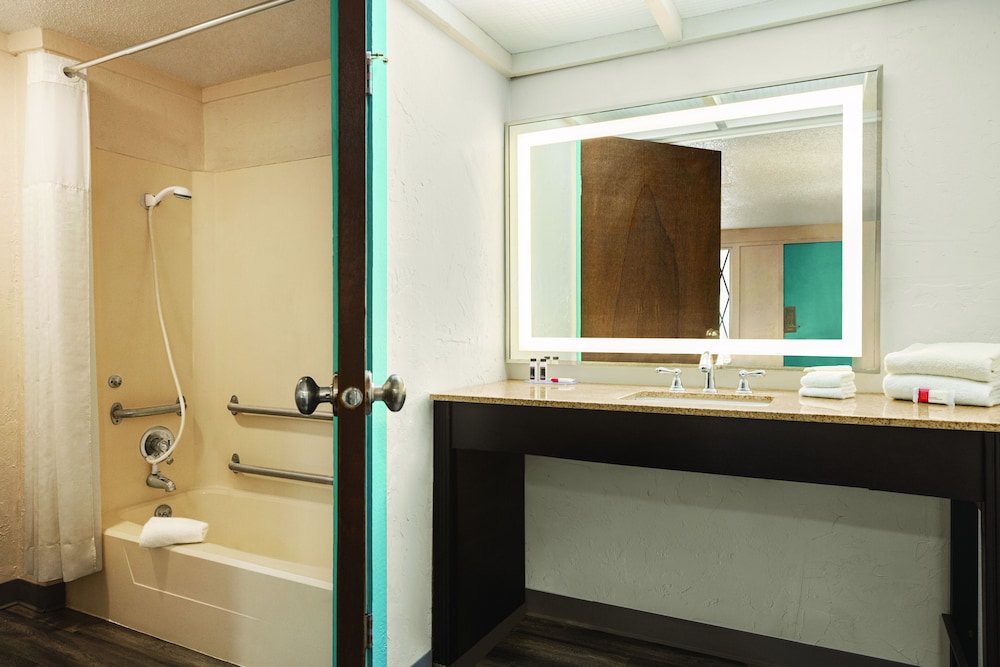 Deluxe Double Room, 2 Double Beds - Photo 11