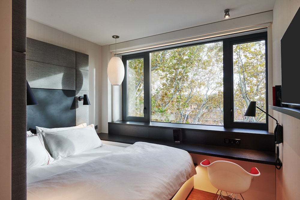 Single Room, 1 Queen Bed