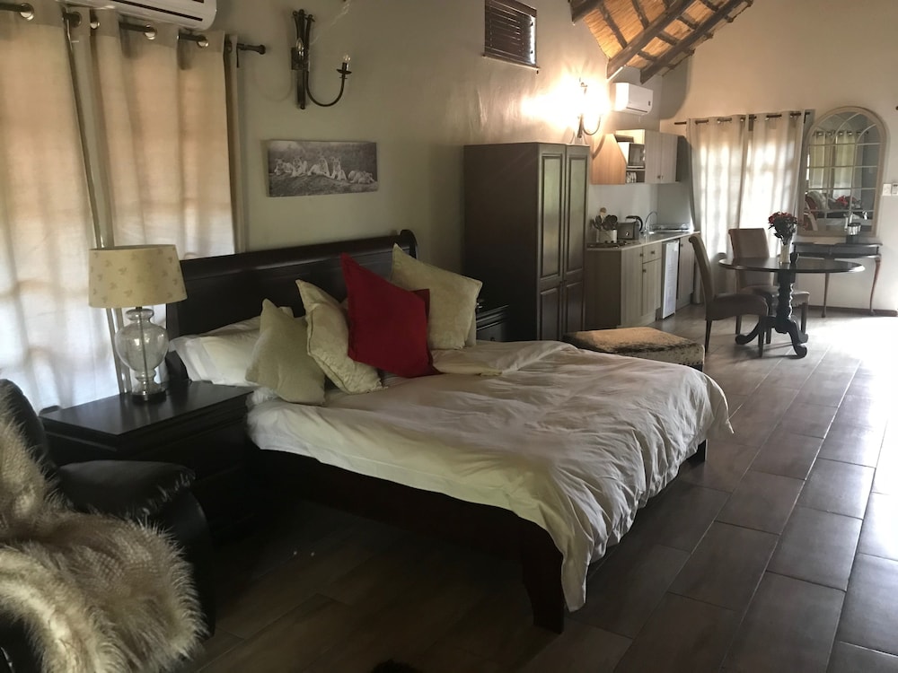 Room, Balcony