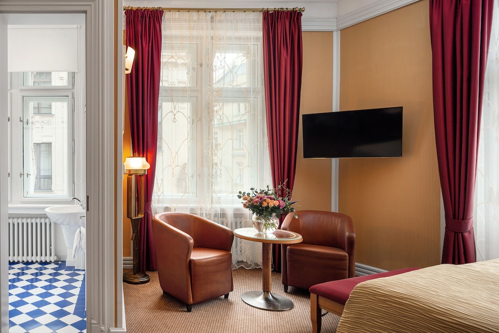 Executive Room - Photo 8