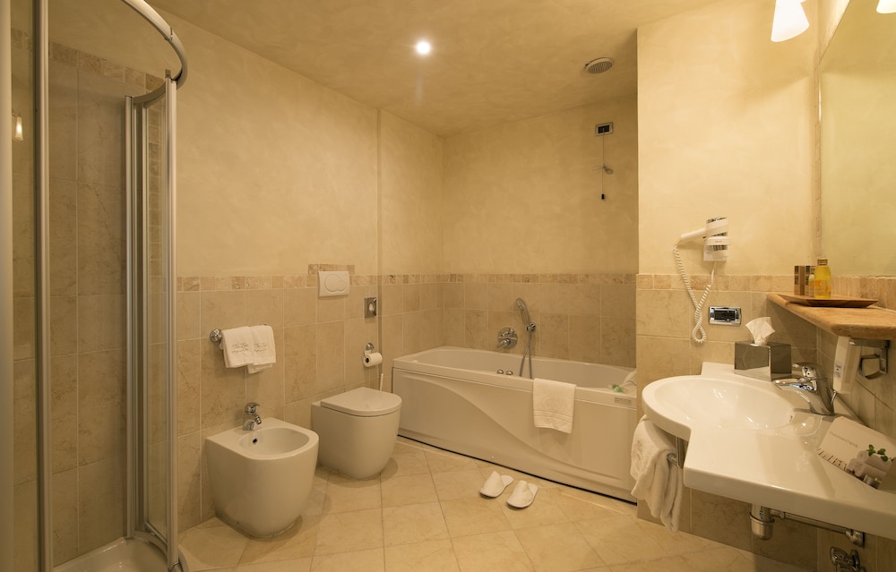 Junior Suite, Hot Tub, Lake View photo 2
