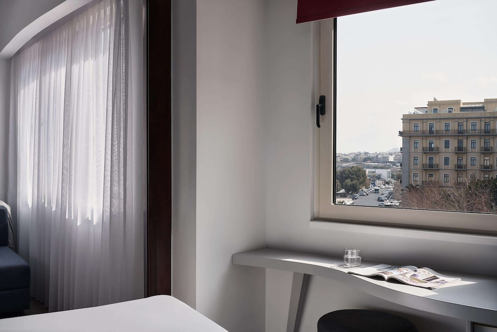 Superior Triple Room, City View - Photo 3