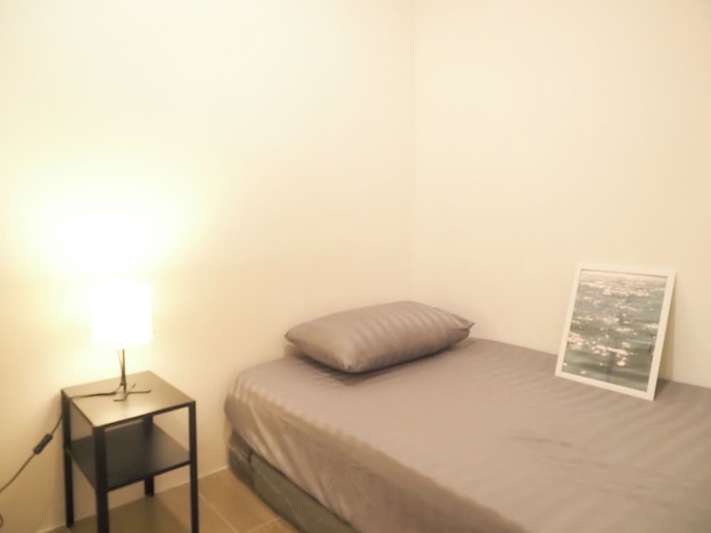 Single Room with Shared Bathroom photo 3