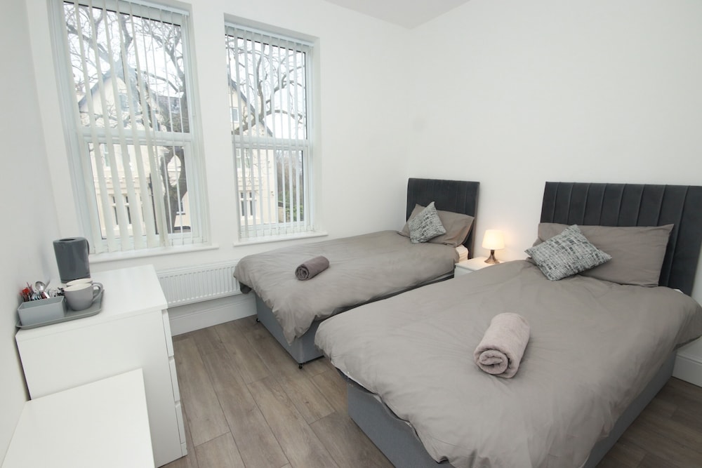 Twin Room, 2 Twin Beds, Ensuite photo 1