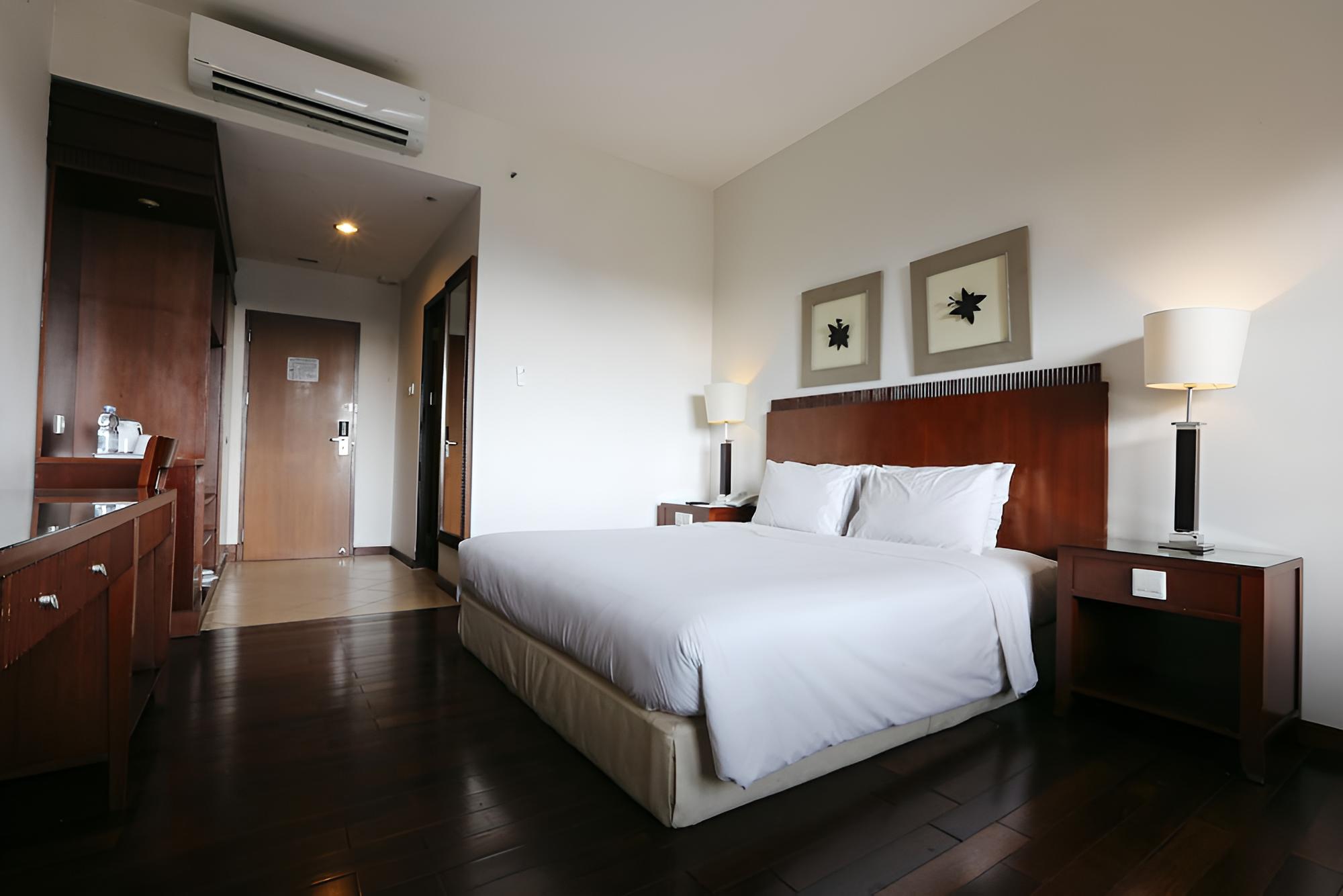 Deluxe Room, 1 King Bed photo 3