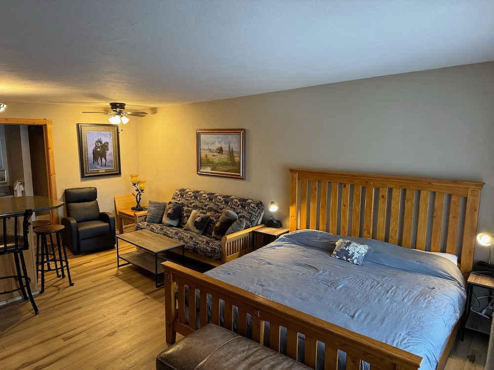 Deluxe Studio Suite