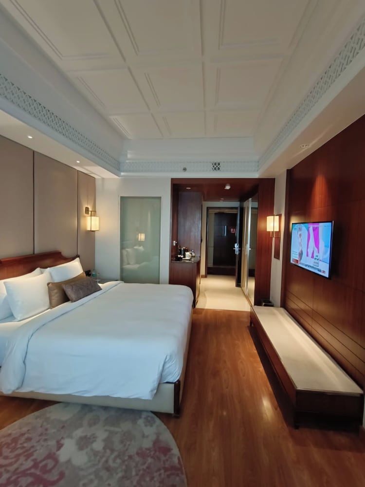 Deluxe Room (Valley View)