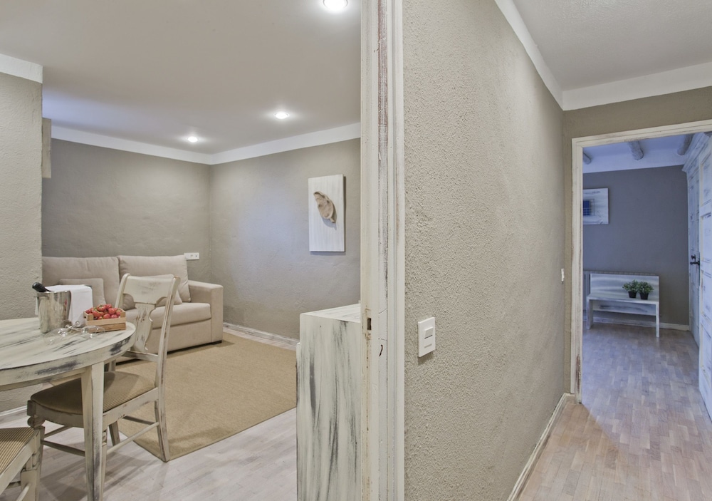 Suite (2 Adults) - Photo 5