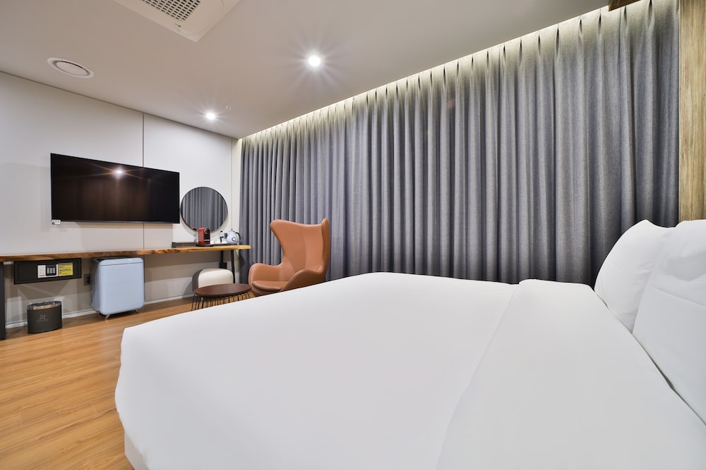 Signature Premium Room - Photo 8