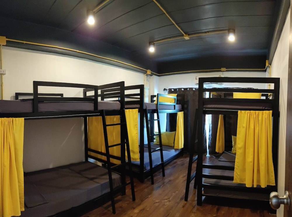 Bed in 6 Bed - Female Dormitory Room photo 1