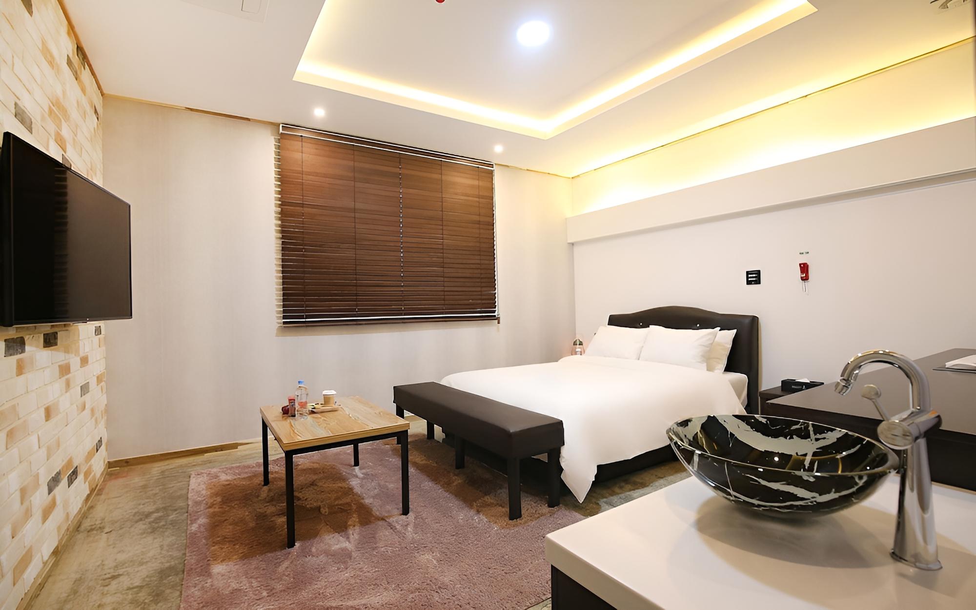 Room (Standard room)