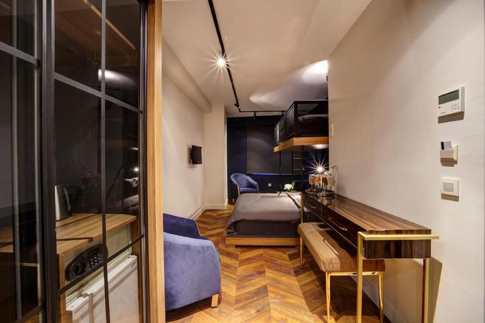Basic Triple Room photo 3
