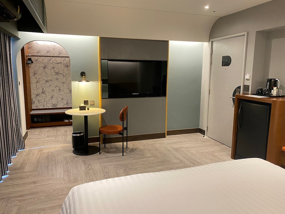 Superior Room, 1 King Bed photo 1
