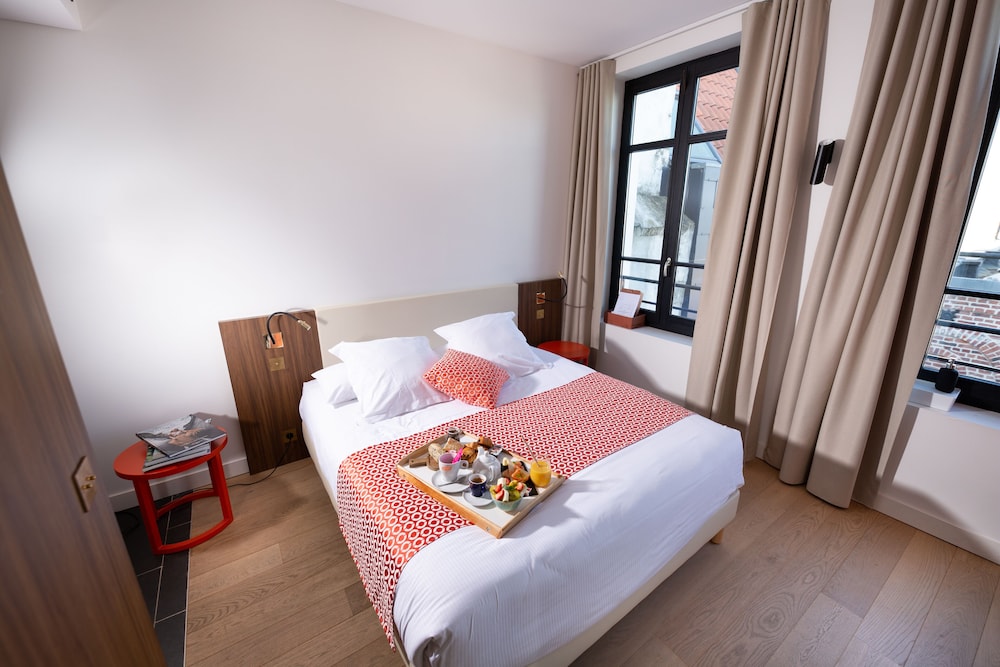 Suite, Ensuite, Courtyard View (14/24)