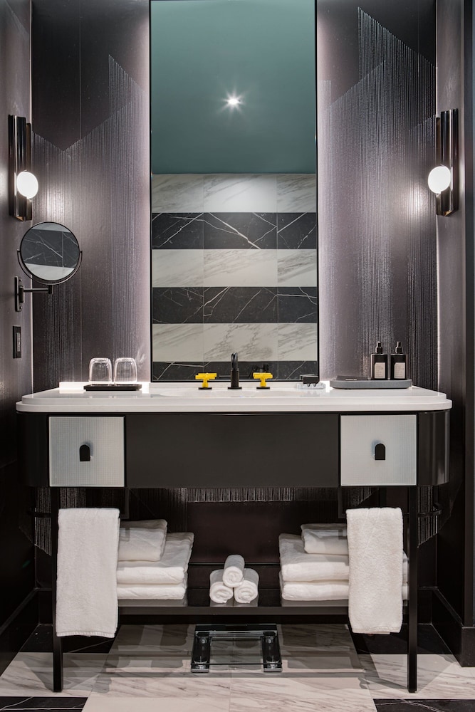 Suite, 1 King Bed