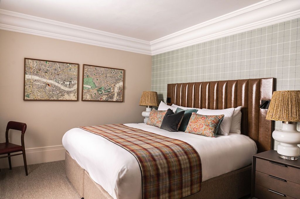 Junior Studio Suite, 1 King Bed (Lower Ground Floor) photo 2
