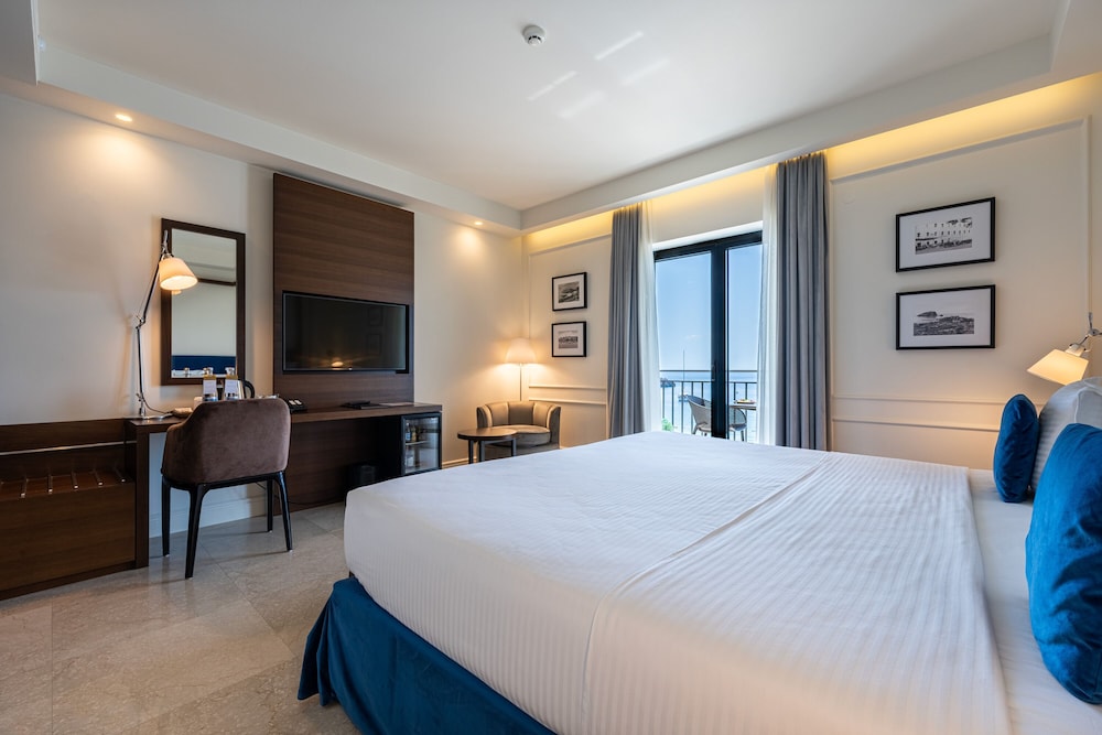 Premium Double or Twin Room, Sea View - Photo 16