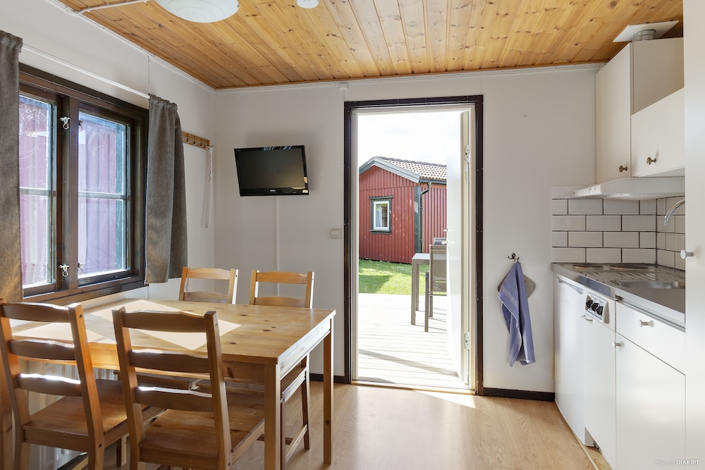 Basic Cottage (4 beds) photo 2