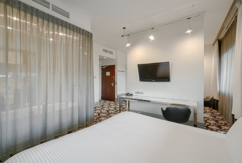Suite, 1 King Bed, Accessible, River View (Terrace Access)