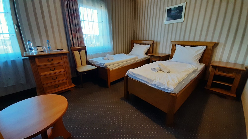 Twin Room - Photo 2