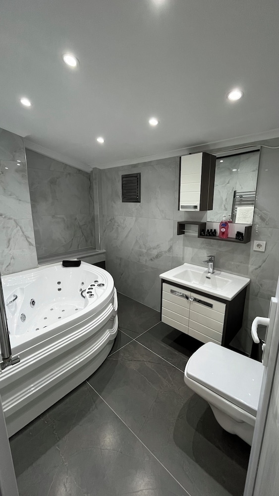 Deluxe Suite photo 2