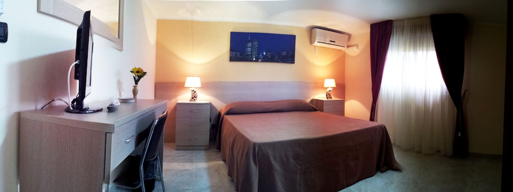 Comfort Double Room, Private Bathroom photo 2
