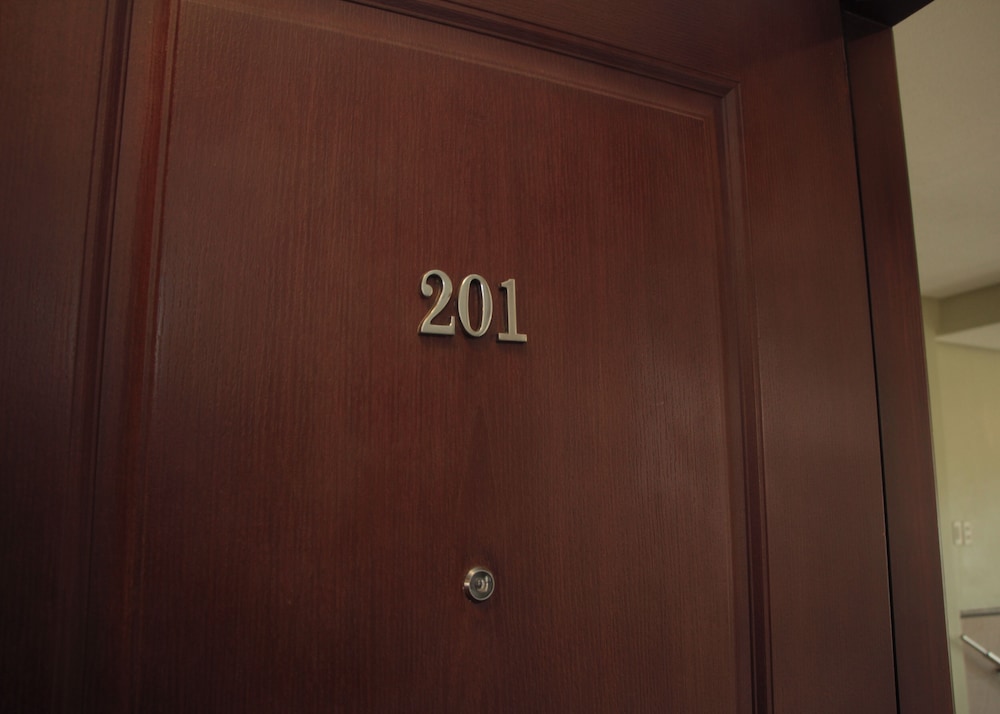 Executive Suite - Photo 13