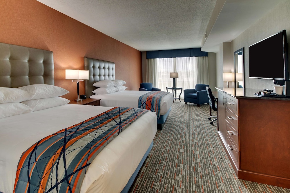 Room, 2 Queen Beds, Refrigerator & Microwave (Oversized, Upper Floor)