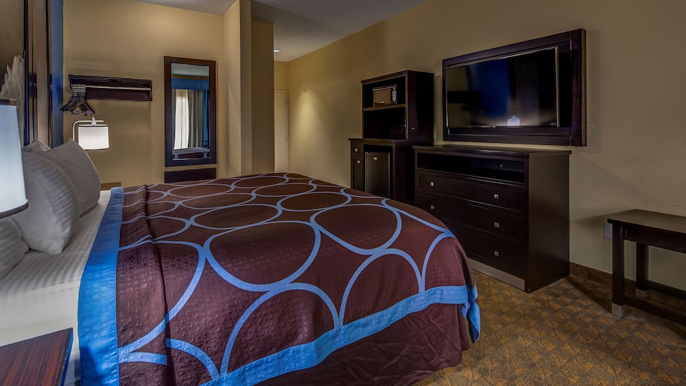 Standard Room, 1 King Bed, Accessible, Refrigerator & Microwave - Photo 3