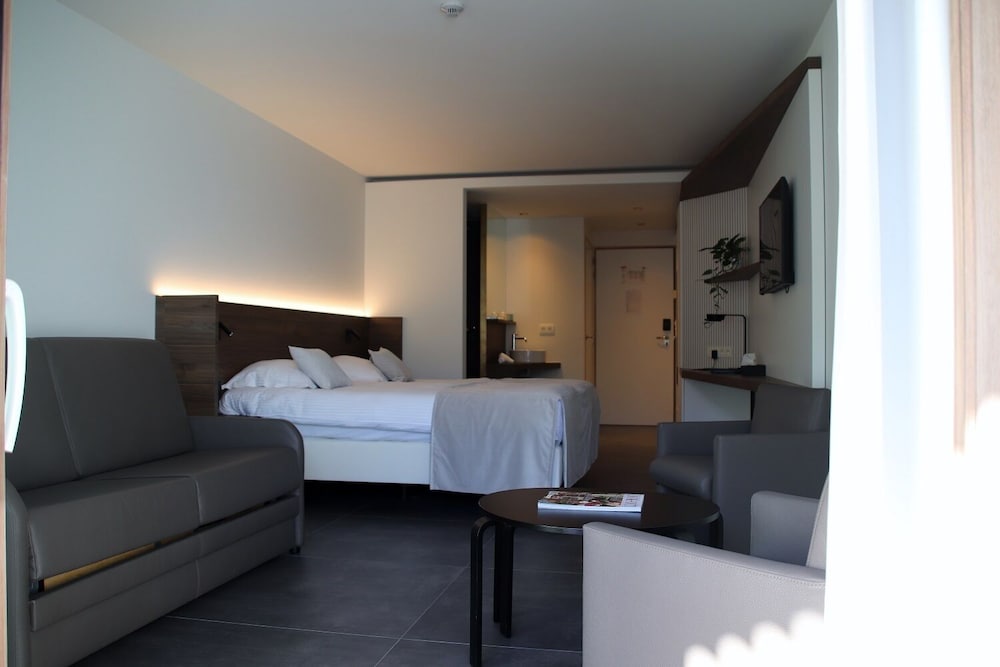 Superior Twin Room, Garden View, Garden Area photo 3