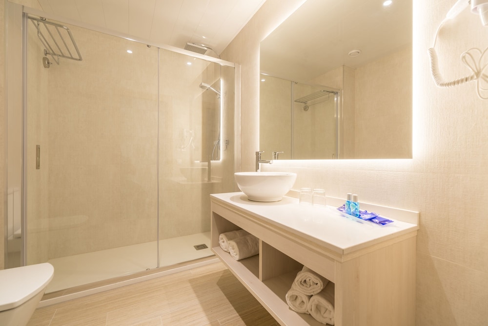 Double Room, Balcony, Sea View - Photo 6