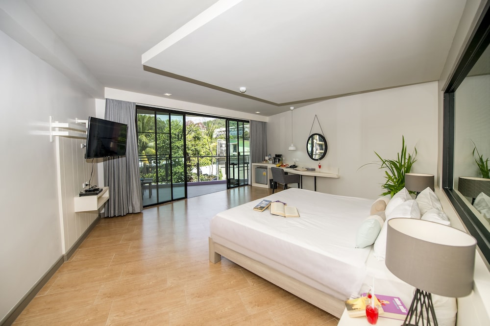 Deluxe Premier Room (Double OR Twin beds) - Photo 5