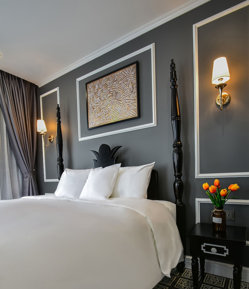 Junior Suite with Balcony - Photo 3