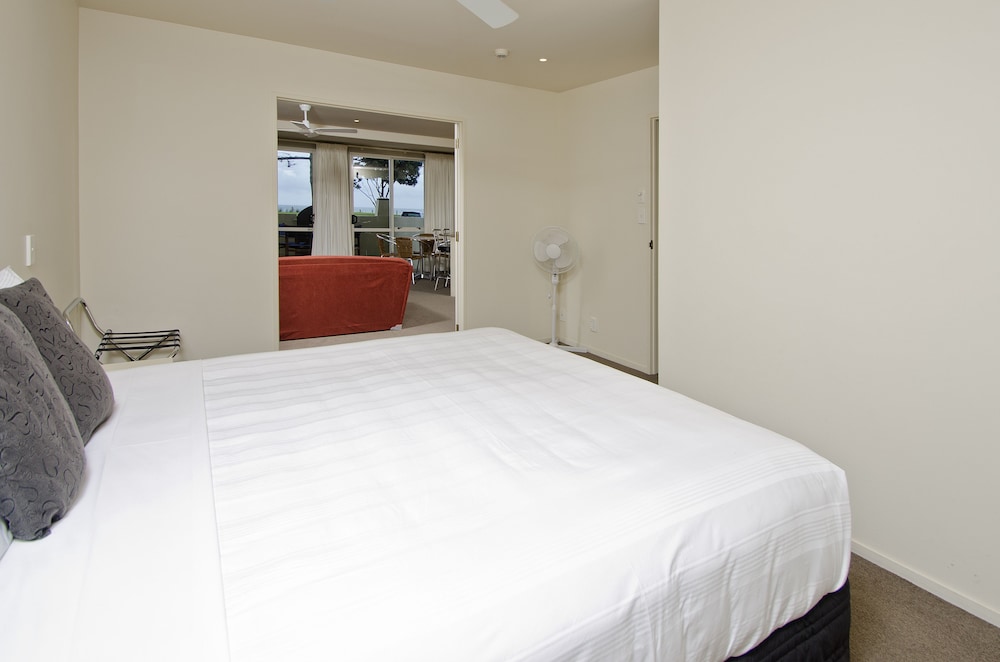 Apartment, 2 Bedrooms, Partial Sea View photo 2