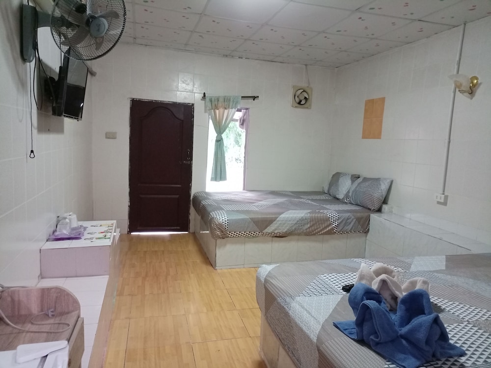 Family Quadruple Room, Multiple Beds, Resort View photo 2