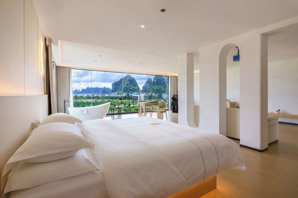 Luxury Suite, Mountain View