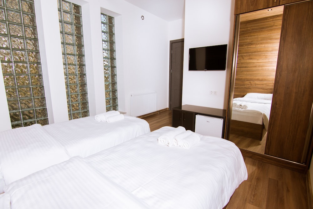 Basic Double or Twin Room (Fixed Window) photo 2