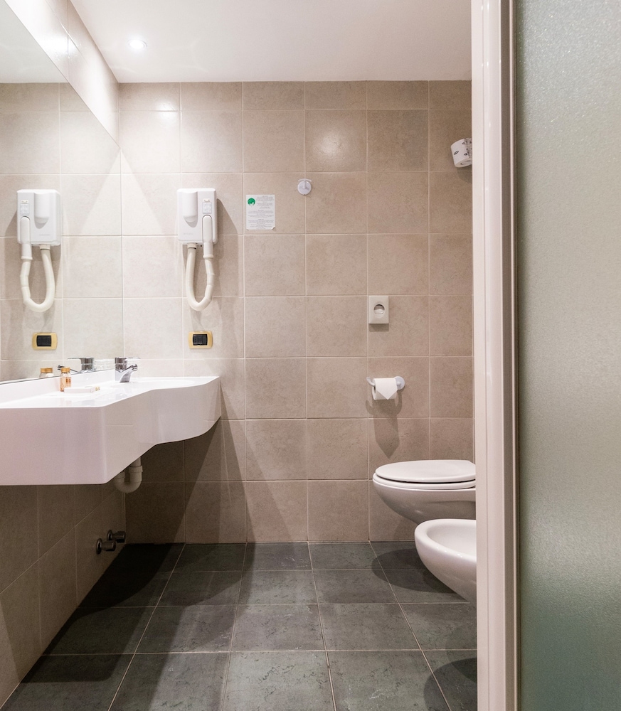 Standard Suite - Photo 4