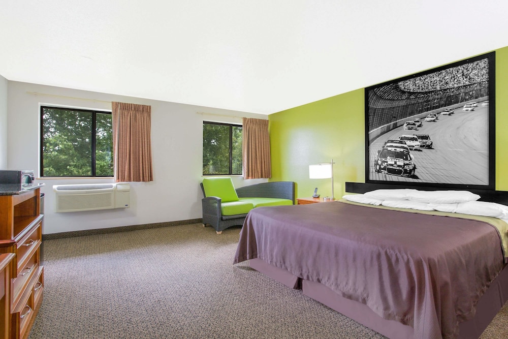 Suite, 1 King Bed, Microwave photo 2