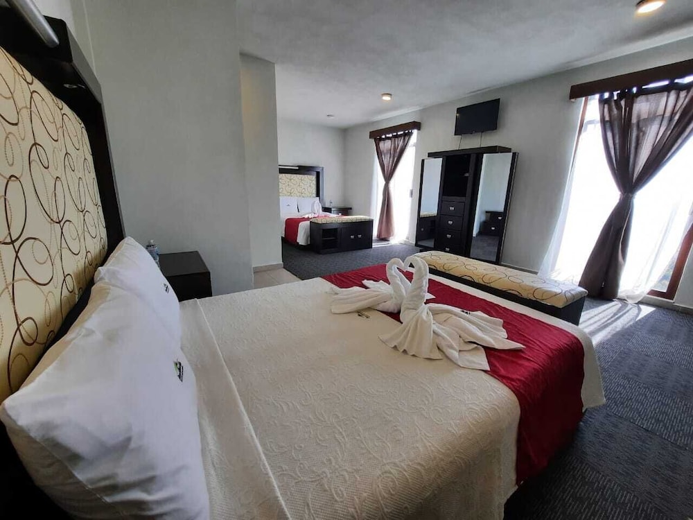 Quadruple Room, 2 Queen Beds photo 1
