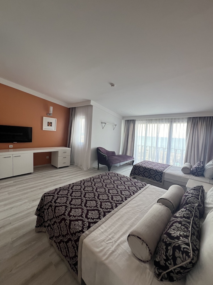 Luxury Room, 1 Queen Bed, Sea View